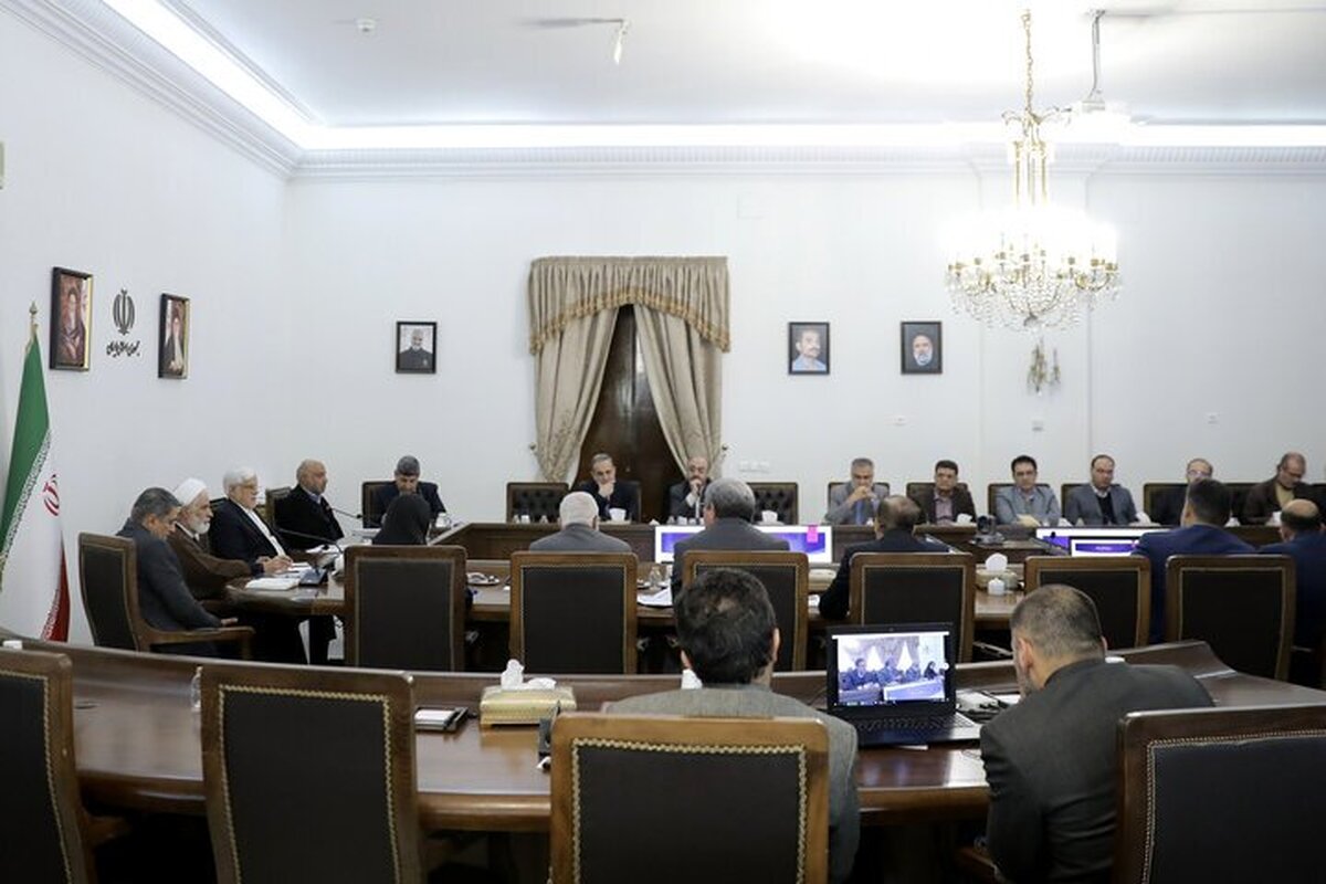 عارف: آیین‌نامه‌های حوزه سلامت متناسب با تغییرات، به‌روزرسانی شود