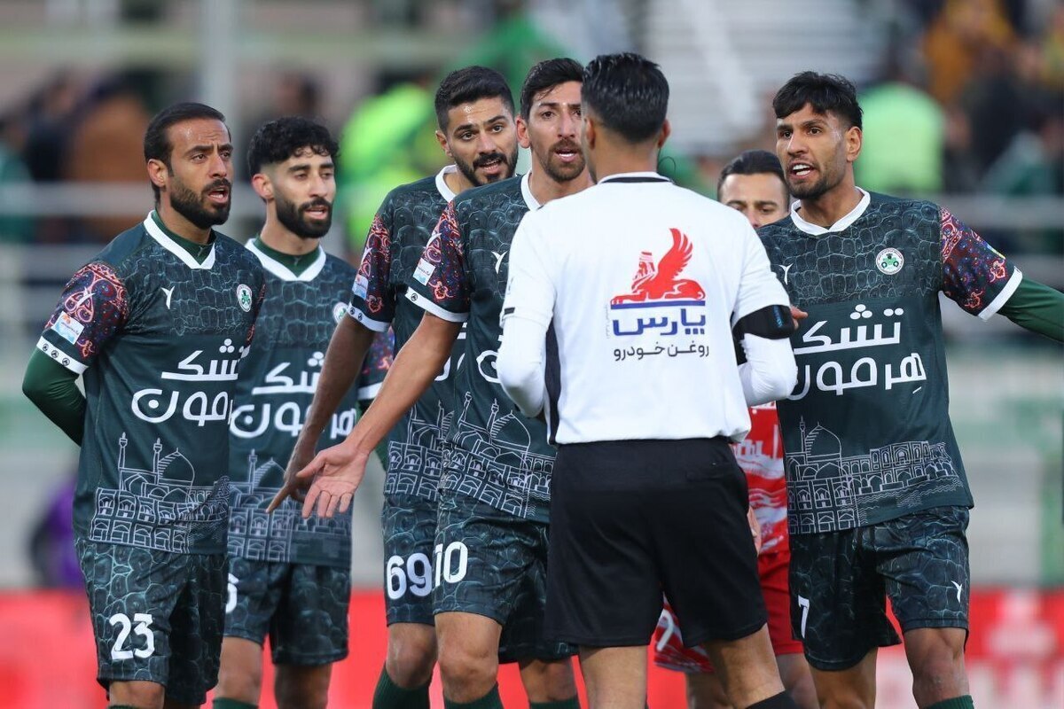 فنایی: به تصمیم داور ذوب‌آهن و پرسپولیس برای نگرفتن پنالتی شک کردم