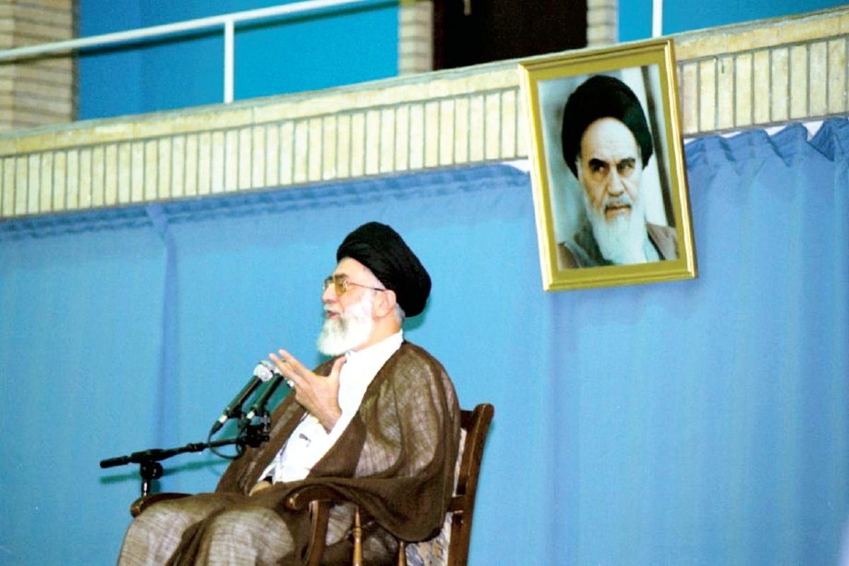 نمی‌شود عالم دینی خودش را کنار بکشد