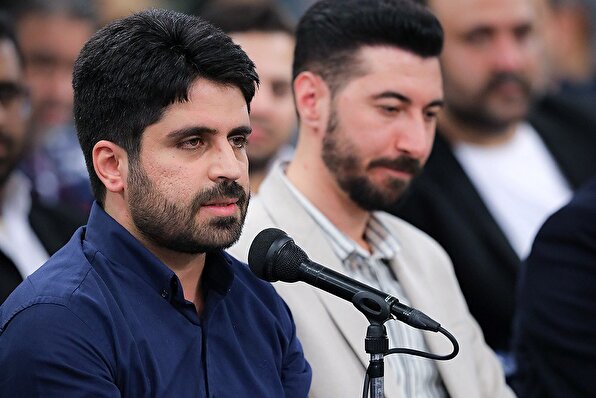 فیلم شعرخوانی محمد رسولی که رهبر انقلاب پس از آن گفتند «هر بیتش یک آفرین داشت!»