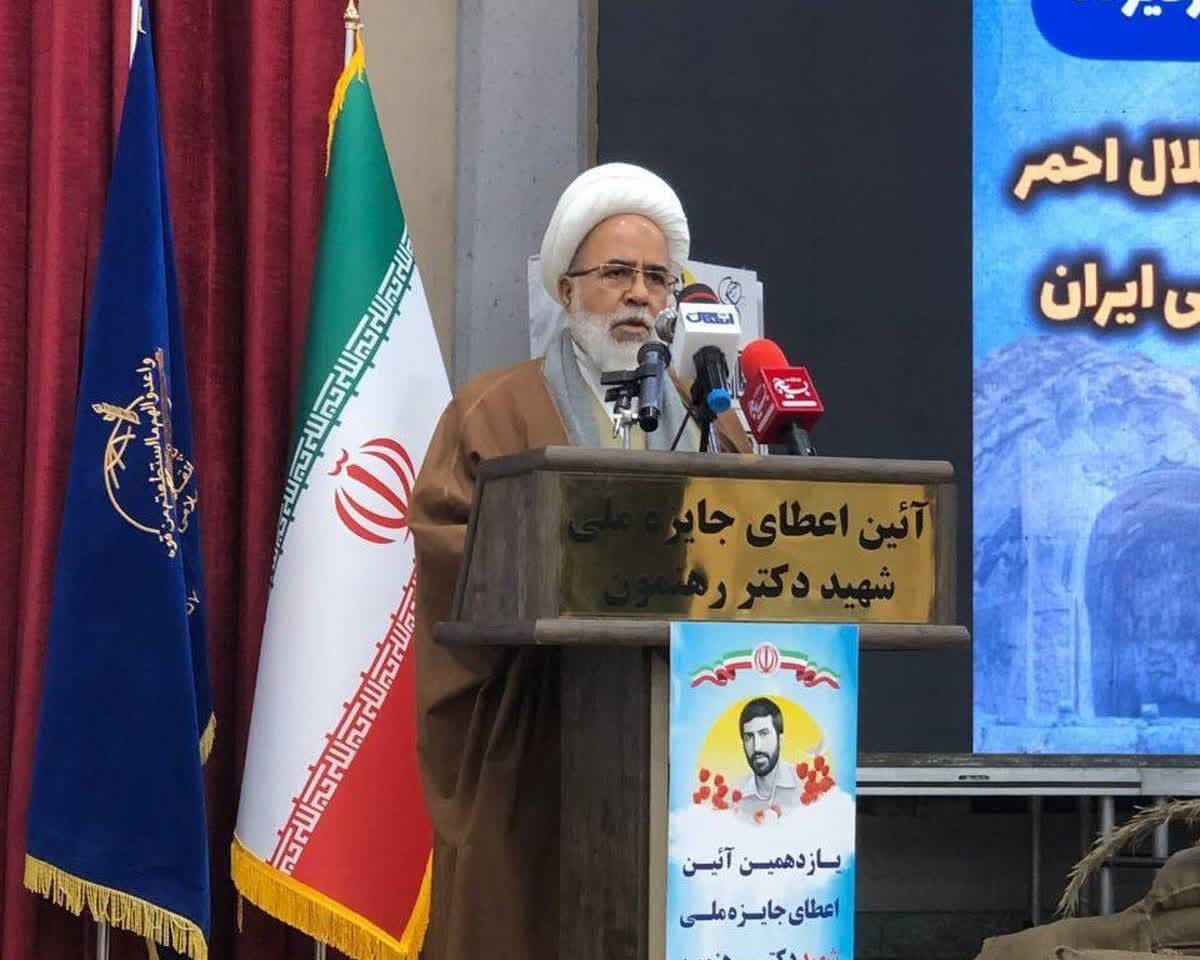 شهید رهنمون الگویی ماندگار برای جامعه پزشکی است