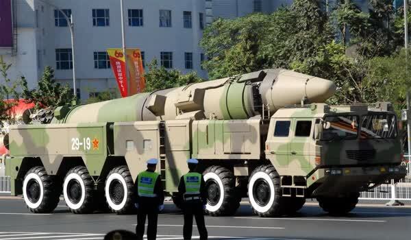 چین موشک دانگ فنگ-۲۱ را برای غرق کردن ناو‌های آمریکا ساخته است