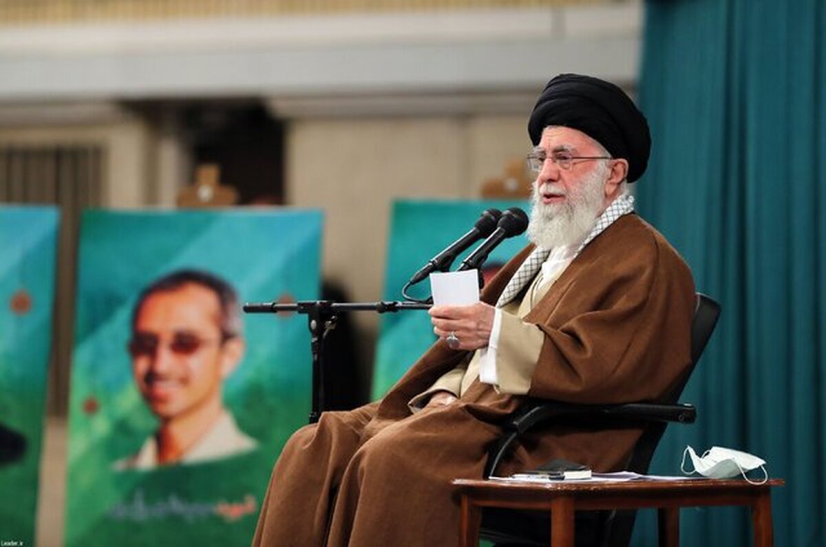 جوانان باید منطق شعار مرگ بر آمریکا و اسراییل را بدانند