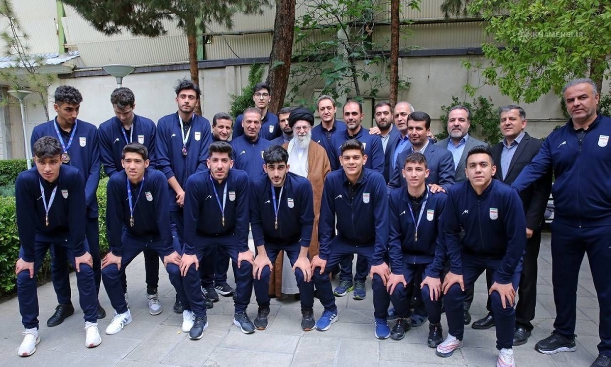 دیدار تیم ملی والیبال دانش‌آموزی ایران با رهبر معظم انقلاب