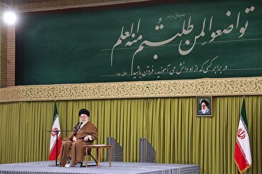 رهبر انقلاب: الگوهای جامعه معلمین باید به عنوان قهرمان معرفی شوند