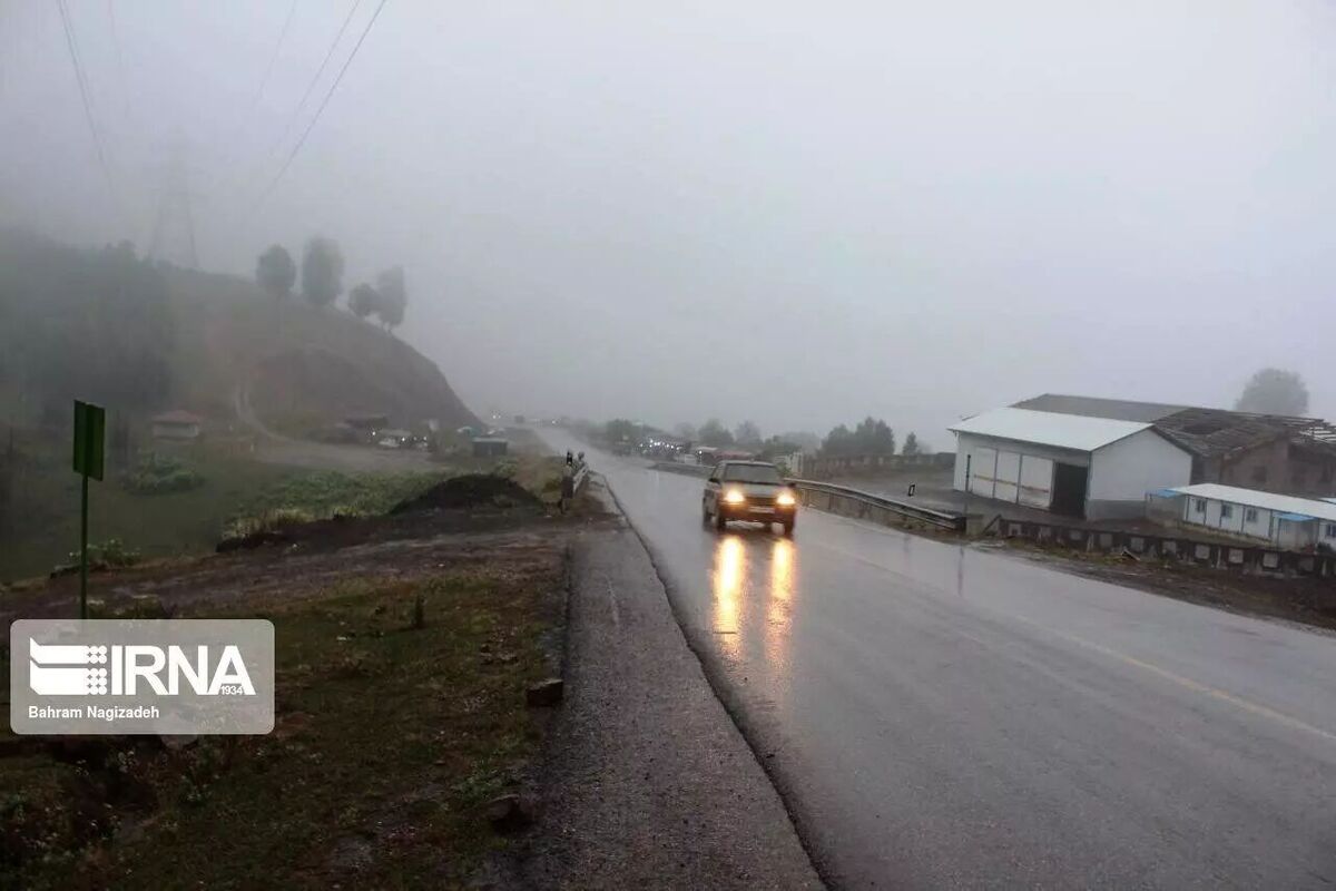 بارش باران و احتمال ریزش سنگ در جاده چالوس