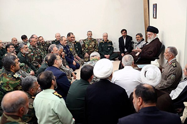 رهبر انقلاب: موضوع اصلی اثبات ظهور قدرت اراده ملت ایران و نیروهای مسلح در عرصه بین‌المللی است