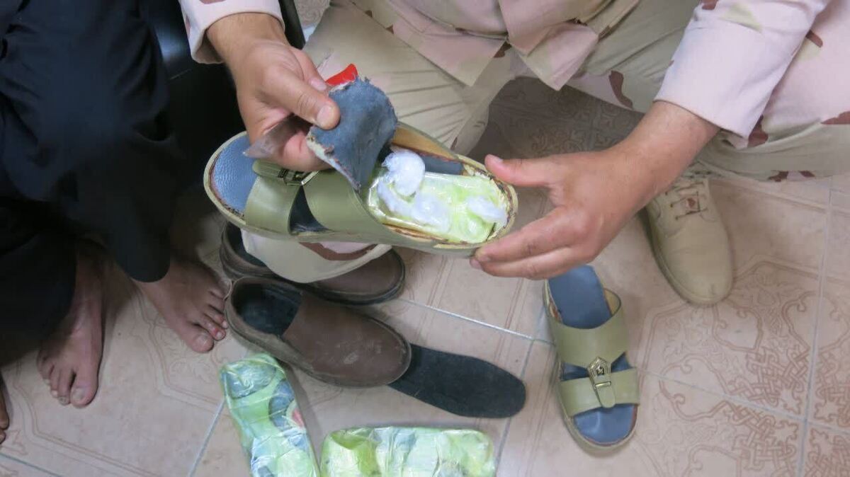 دستگیری 2 قاچاقچی مواد مخدر توسط مرزبانان هنگ تایباد