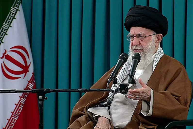 رهبر انقلاب: امیدواریم خداوند رئیس‌جمهور محترم و همراهان ایشان را به آغوش ملت برگرداند
