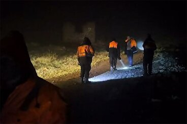 عملیات شبانه تیم‌های جست‌وجو برای یافتن بالگرد حامل رئیس‌جمهور