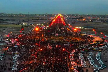 تصاویر هوایی از حضور جمعیت کم سابقه مردم قم در  مراسم تشییع آیت الله رئیسی