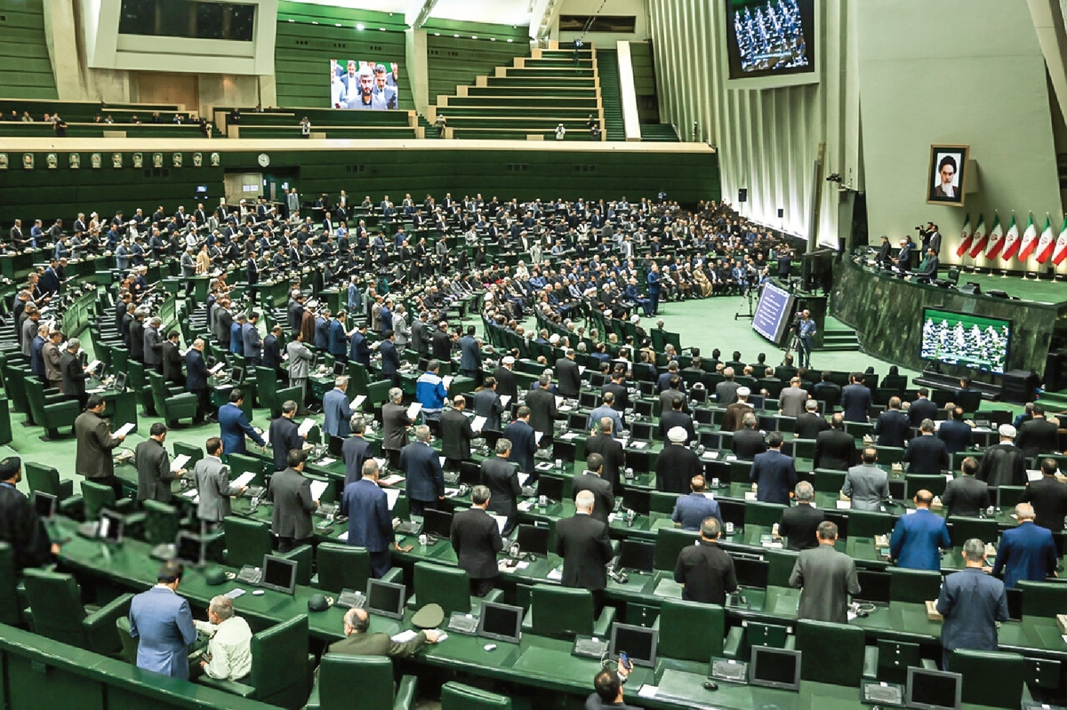 عهد می‌بندیم که خادمی پرتلاش و صادق باشیم