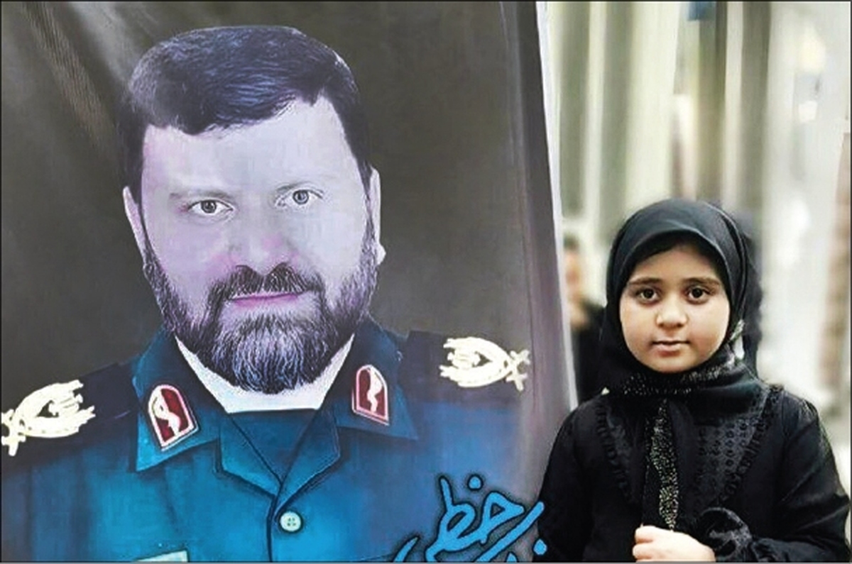 باران که به شیشه می‌زند دخترکم | تردید نکن به شوق برخیز منم