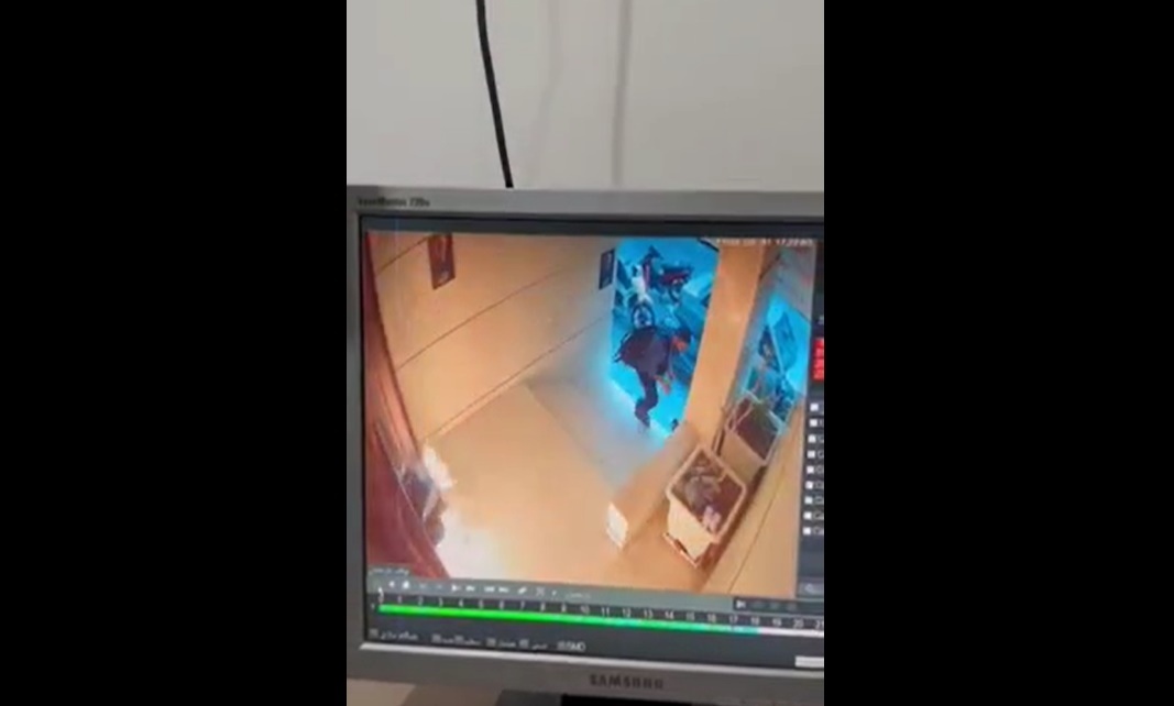لحظه  پرتاب شی آتش‌زا به ستاد انتخاباتی جلیلی