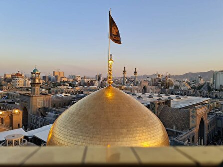پرچم گنبد امام رضا (ع)، به رنگ حزن و اندوه درآمد