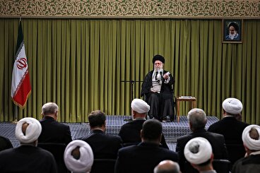 رهبر انقلاب: آقایان نامزدها در مباحثات خود از اظهارات دشمن شادکن پرهیز کنند