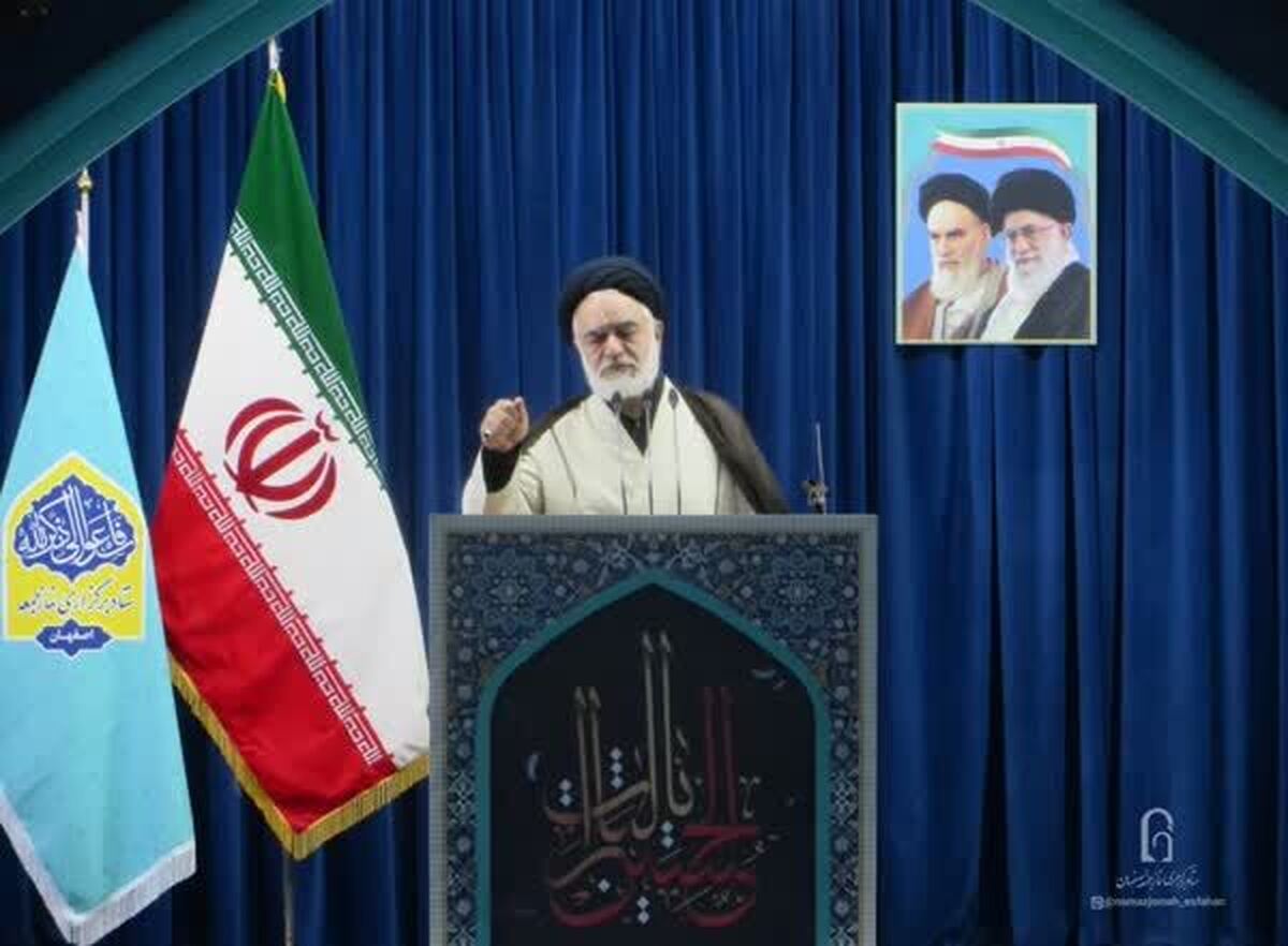 امام‌جمعه موقت اصفهان: اگر بنا بر شایسته‌سالاری است، برخی مسئولان فعلی باید حفظ شوند