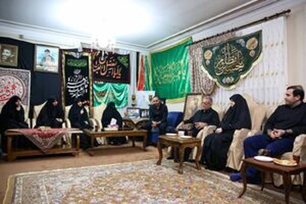 با تأسی به مرام شهید سلیمانی مشکلات کشور را حل کنیم