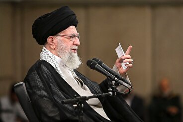 رهبر انقلاب: آنکه تصور کند بدون لطف آمریکا نمیتوان قدم از قدم برداشت او خوب مدیریت نخواهد کرد