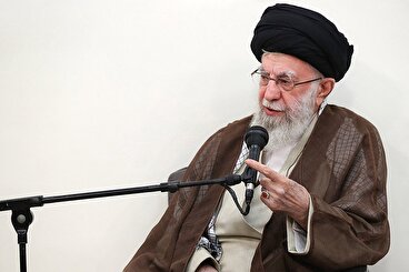 رهبر انقلاب: در بزرگداشت شهدا باید این حقیقت که آنان با تمام وجود در مقابل جنگ روانی دشمن ایستادند، زنده و برجسته شود