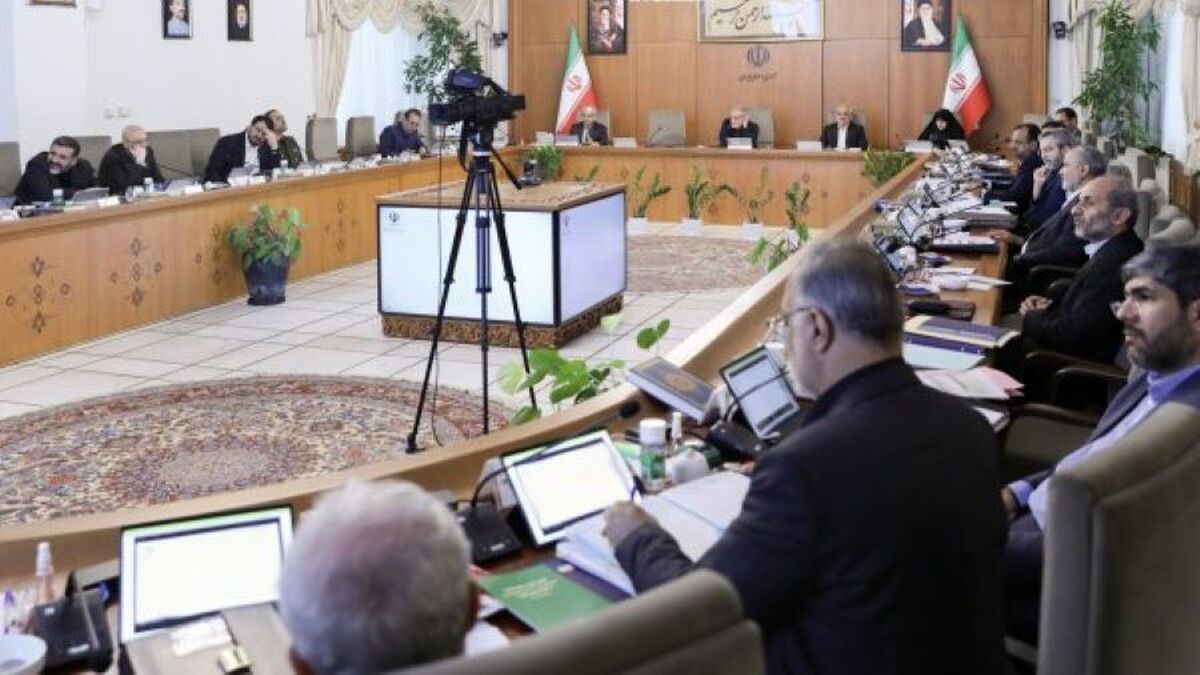 مهمترین دغدغه دولت کاستن از فاصله جامعه و حاکمیت با تأمین رضایتمندی مردم است