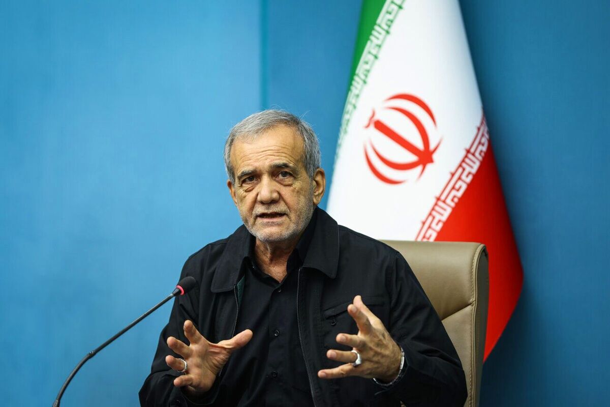 پزشکیان: سیاست‌های کلی رهبر انقلاب چراغ راهنمای مسیر است