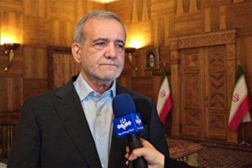 رئیس‌جمهور پس از مراسم تنفیذ: تقویت سفره‌های مردم و حل مشکلات اقتصادی از الویت‌های برنامه دولت چهاردهم است