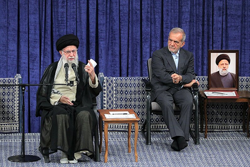 فیلم کامل سخنرانی رهبر انقلاب در مراسم تنفیذ حکم چهاردهمین دوره ریاست جمهوری