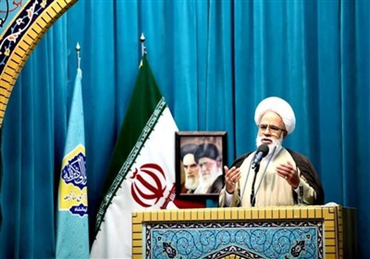 حضور باصلابت مقام معظم رهبری  در نماز جمعه  خون تازه‌ای در رگ‌های اسلام و مقاومت تزریق کرد