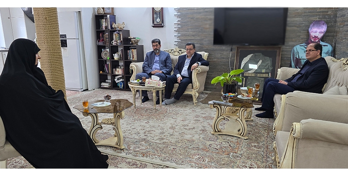 دیدار مدیرعامل شرکت گاز خراسان رضوی با خانواده شهید کاوه