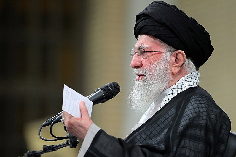 رهبر انقلاب: بحث صرفا انتقام نیست، بحث یک حرکت منطقی است، ملت ایران در جهت مقابله با استکبار قطعا کوتاهی نخواهند کرد