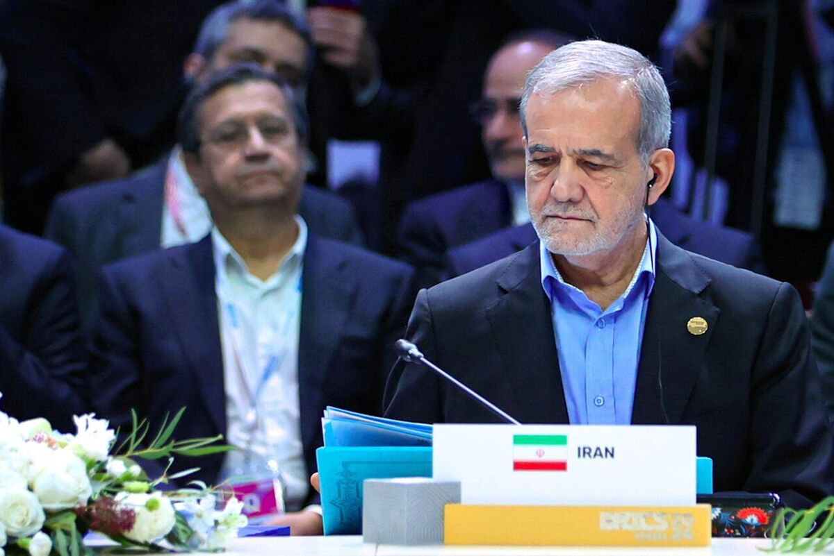 آمریکا برای حل مشکلات خود از دلار به عنوان سلاح استفاده می‌کند