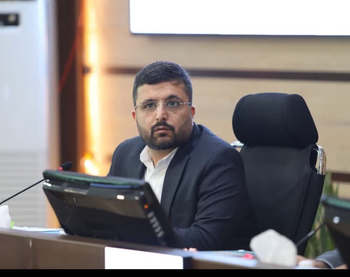 شهردار با مدیرانی که توان جذب درآمد ندارند برخورد کند