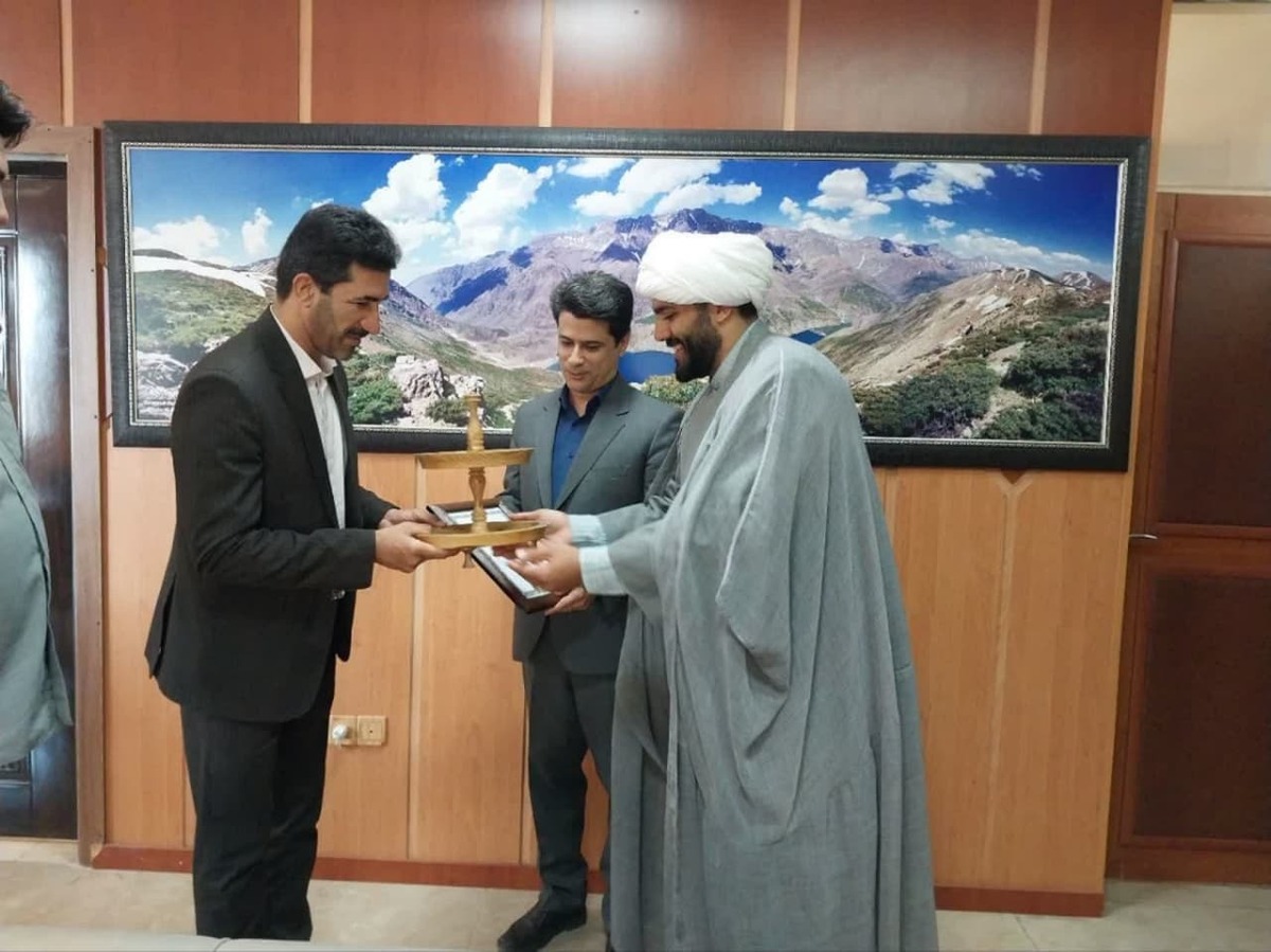 تقدیر رئیس مرکز علمی کاربردی فرهنگ و هنر لرستان از زحمات مدیرکل میراث فرهنگی،گردشگری و صنایع دستی لرستان