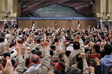 رهبر انقلاب: تفکر بسیجی بن‌بست شکن است