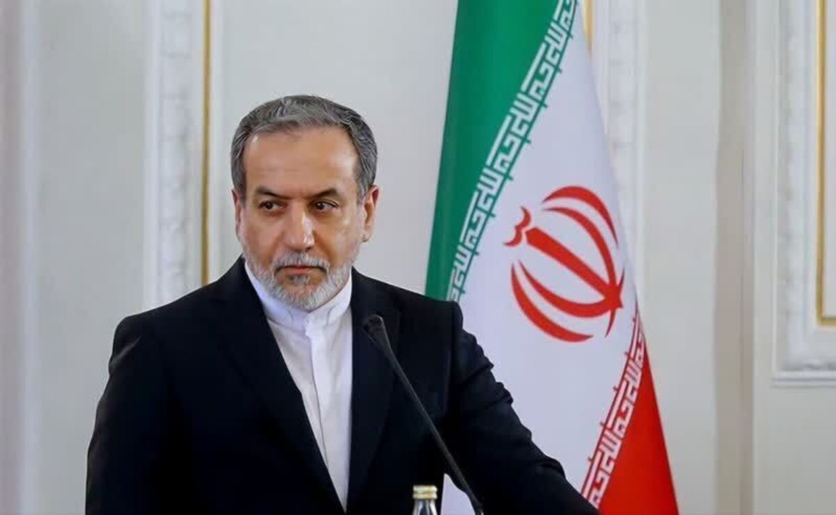 عراقچی: غرب تحریم کند مباحثات احتمالاً سمت سلاح هسته‌ای می رود