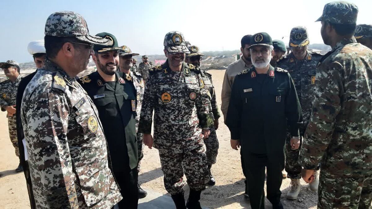 بازدید سرتیپ صباحی فرد و سردار حاجی زاده از منطقه پدافند هوایی جنوب