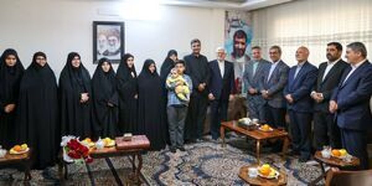 معاون اول رئیس‌جمهور به دیدار خانواده شهید برونسی رفت