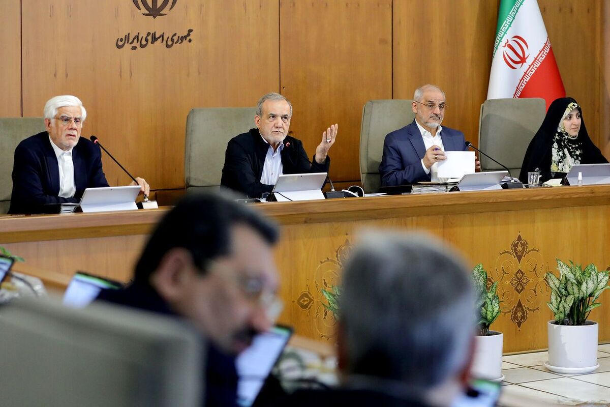 تجهیز همه مراکز دولتی به پنل‌های خورشیدی و قطع مصرف آنها از شبکه سراسری