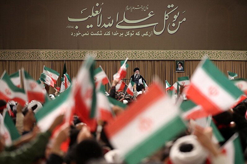 رهبر انقلاب: آمریکایی‌ها ایران را نشناختند و با برنامه‌ریزی غلط شکست خوردند، امروز هم شکست می‌خورند