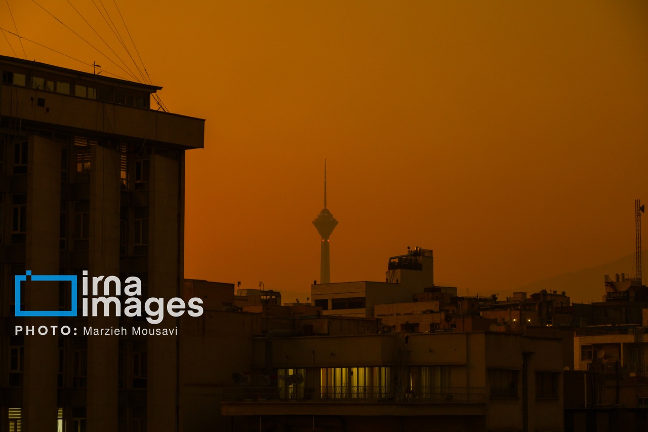 کیفیت هوای تهران در آستانه قرمز شدن/ گروه‌های حساس از منزل خارج نشوند