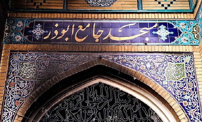 حضور گسترده مردم تهران در مساجد جهت محکومیت اهانت به مقدسات