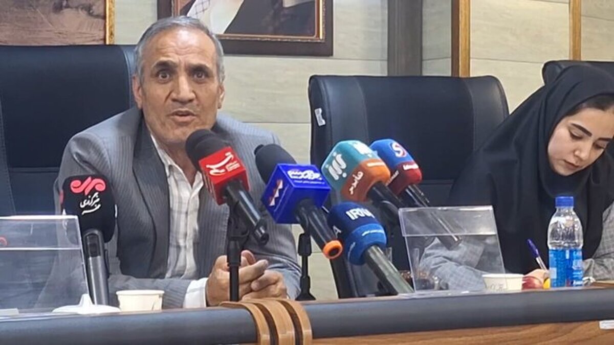 دود اطراف پرند مربوط به آتش سوزی در نیزار&zwnj;های خشک است