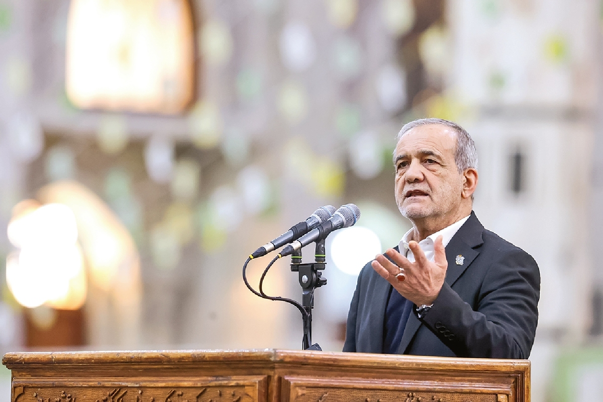 پزشکیان: حضور و وجود نازنین رهبری همواره توطئه&zwnj;ها را خنثی کرده و خنثی خواهد کرد