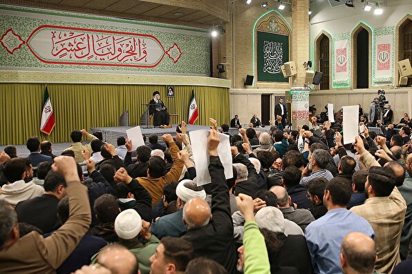 رهبر انقلاب: آمریکا می‌خواهد ایران را ببلعد، ملت رشید ایران و جمهوری اسلامی مانع است