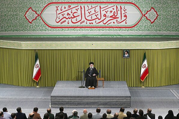 رهبر انقلاب: فتنه اخیر شبیه کودتا بود که سرکوب شد