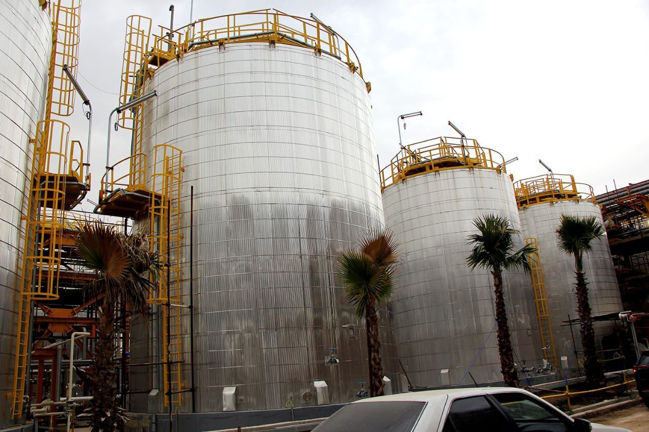 دست روی ماشه، پا در میدان سازندگی