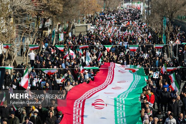 سازمان بسیج مستضعفین از مردم برای شرکت در راهپیمایی ۲۲ بهمن دعوت کرد