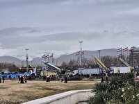 نمایش موشک‌های سپاه در مسیر راهپیمایی ۲۲ بهمن در تهران