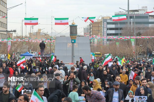 حضور سرلشکر پاکپور در راهپیمای ۲۲ بهمن